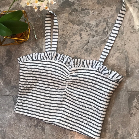 New adorable ruffle trim striped crop top - Picture 2 of 5